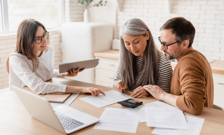 How to Choose Between a 401(k) and a 403(b) Plan